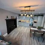 Two Bed Garden Apartment On The Plymouth Hoe